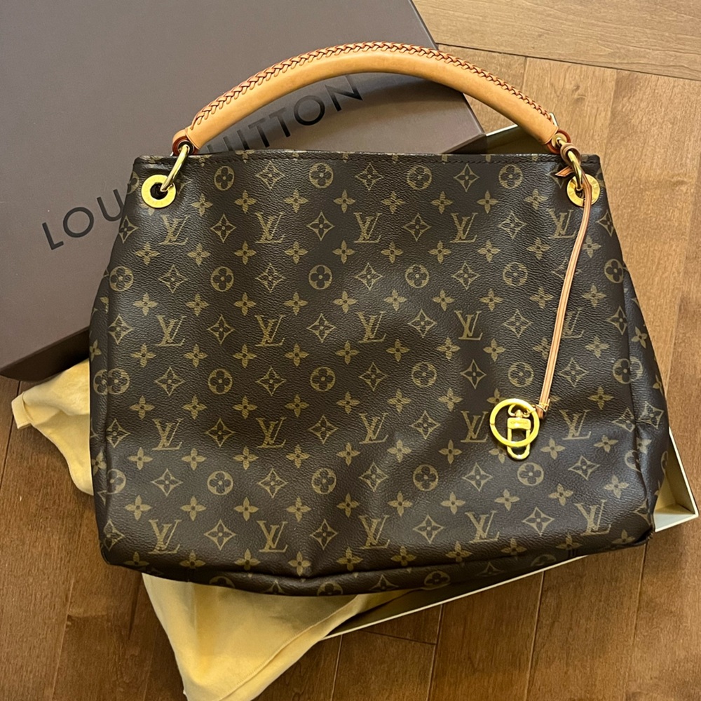 Louis Vuitton Artsy Monogram